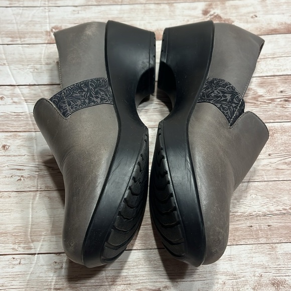 Dansko Clogs Gray With Navy Floral Trim - Picture 4 of 9